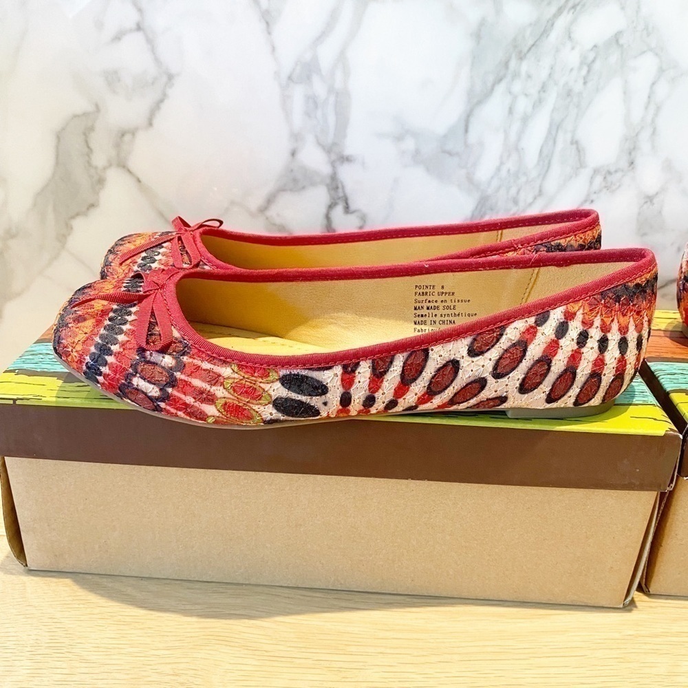 𝅺BNIB Woven flats